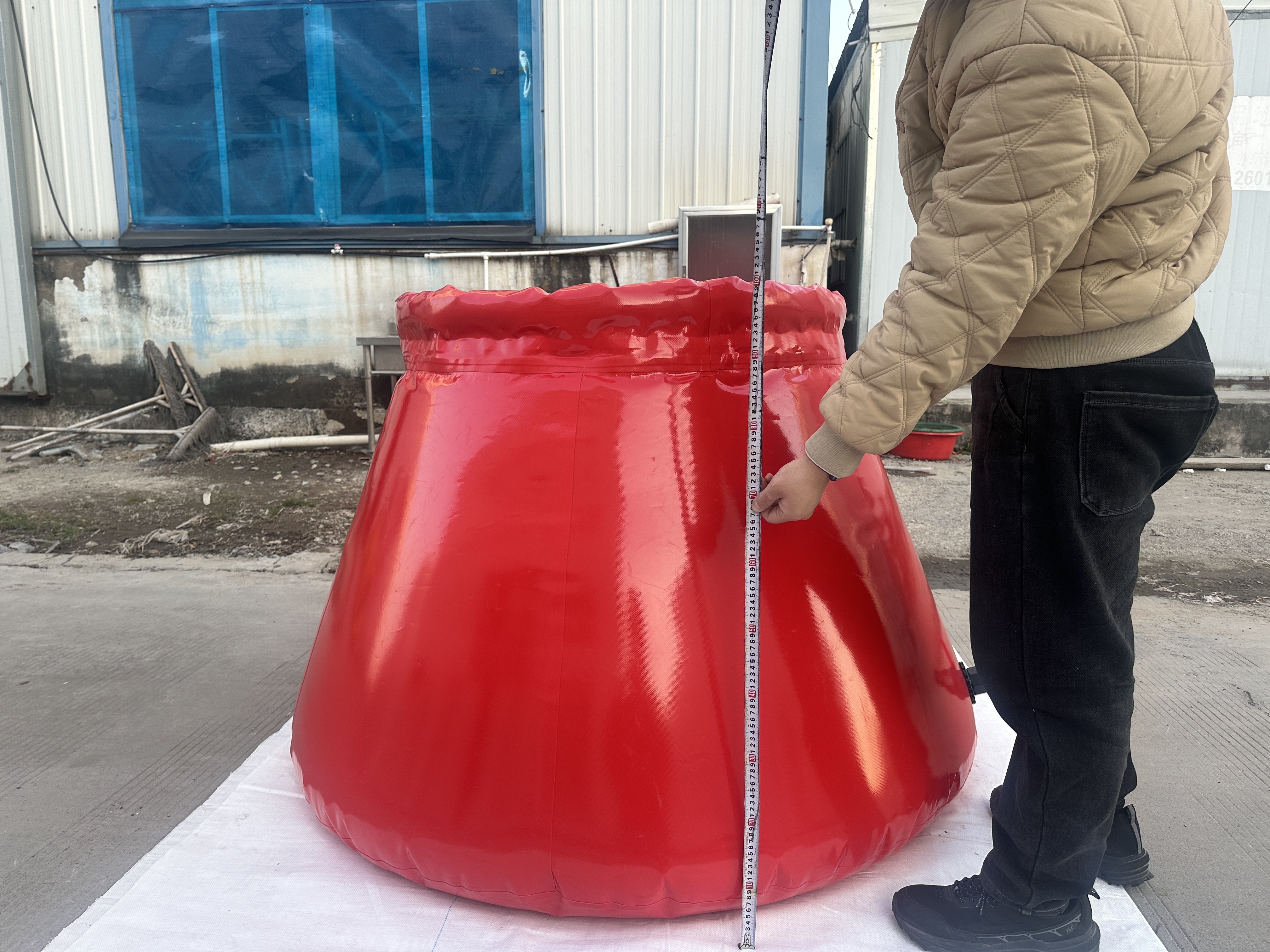 mais recente caso da empresa sobre Bexigas de Armazenamento de Água em PVC em Forma de Cebola Tanques de Água Cônicos Opções Multicores Personalizáveis Expansíveis à Prova de Vazamentos